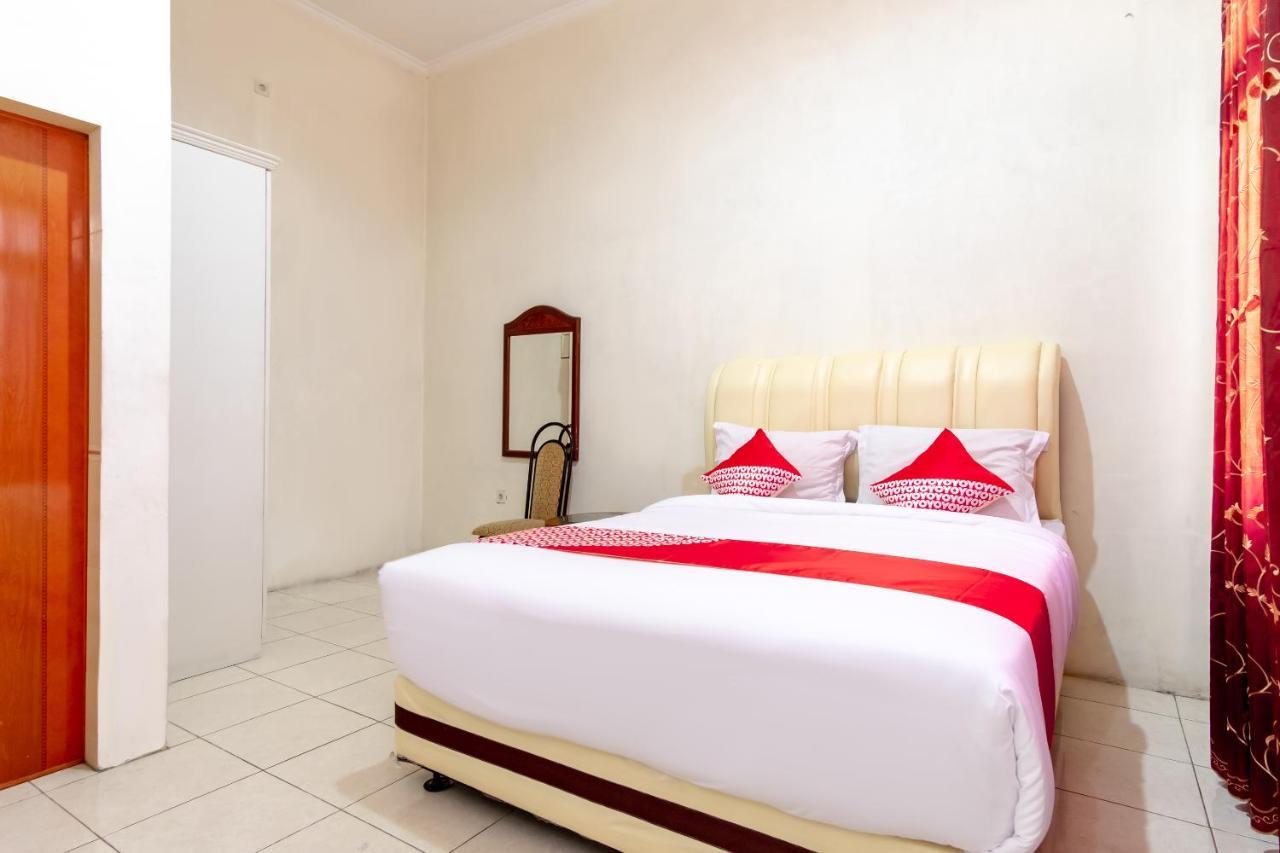 Oyo 2777 Sleepover Sei Serayu Medan Eksteriør billede