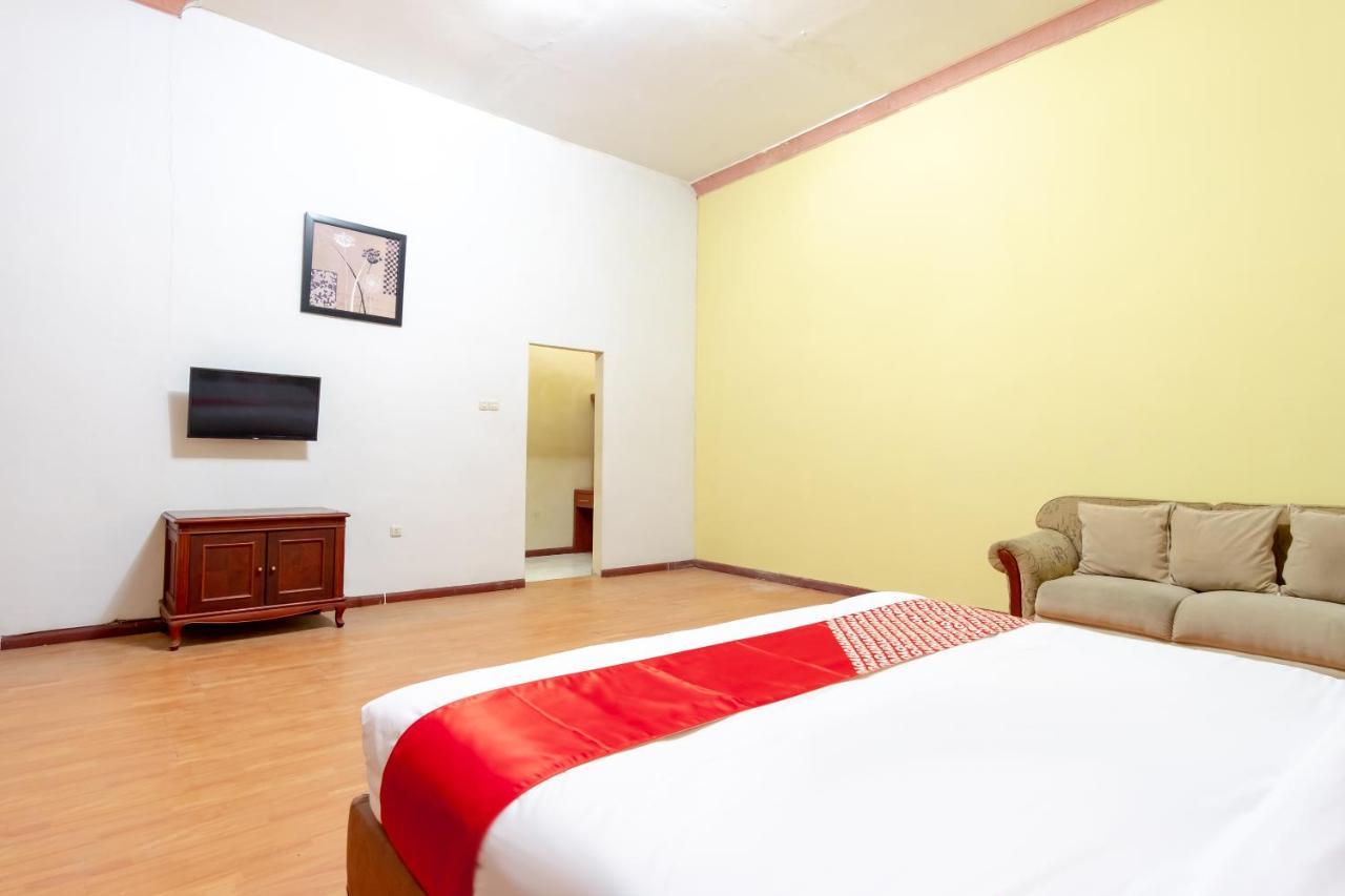 Oyo 2777 Sleepover Sei Serayu Medan Eksteriør billede