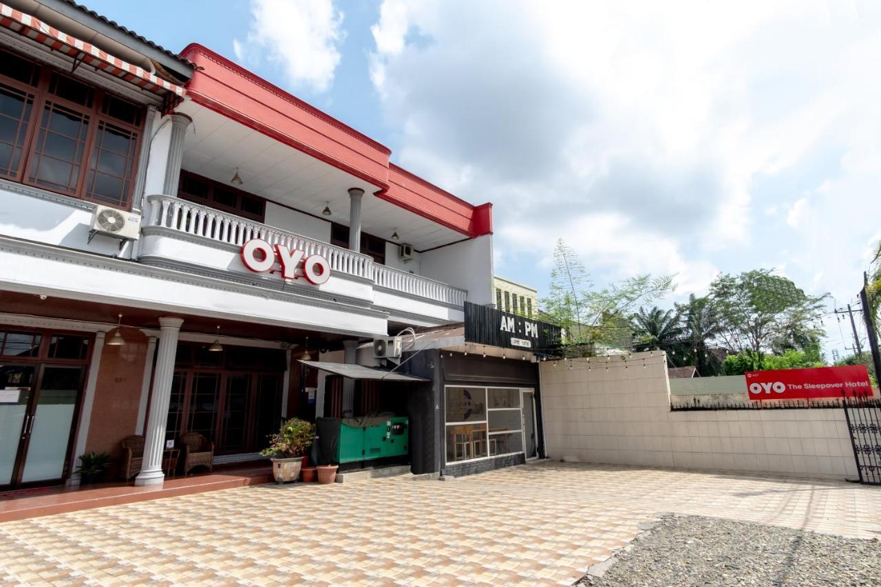 Oyo 2777 Sleepover Sei Serayu Medan Eksteriør billede